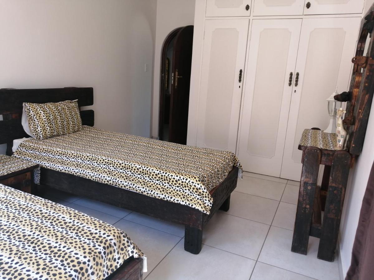 Thee View Hotel Hartbeespoort Exterior photo